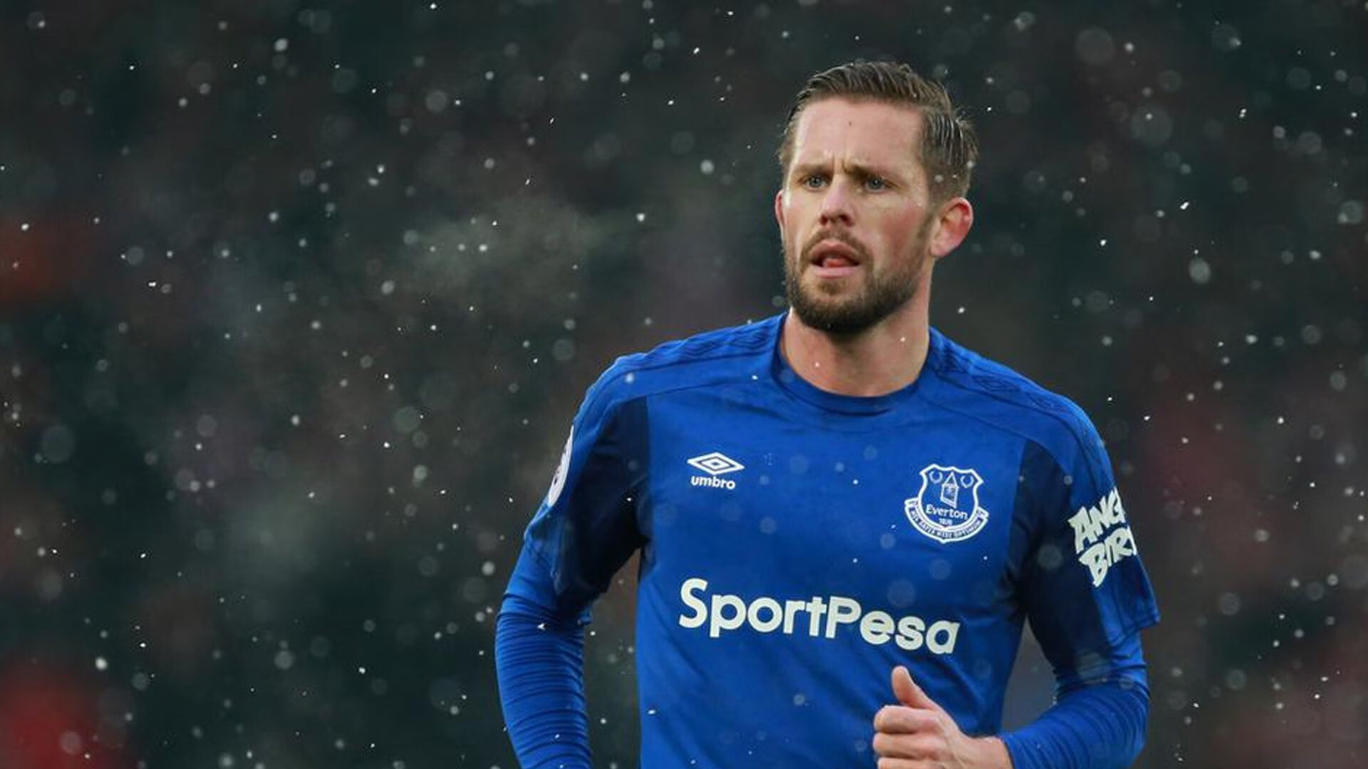 简:全黑队的“速度狂人”,突破防线如同闪电