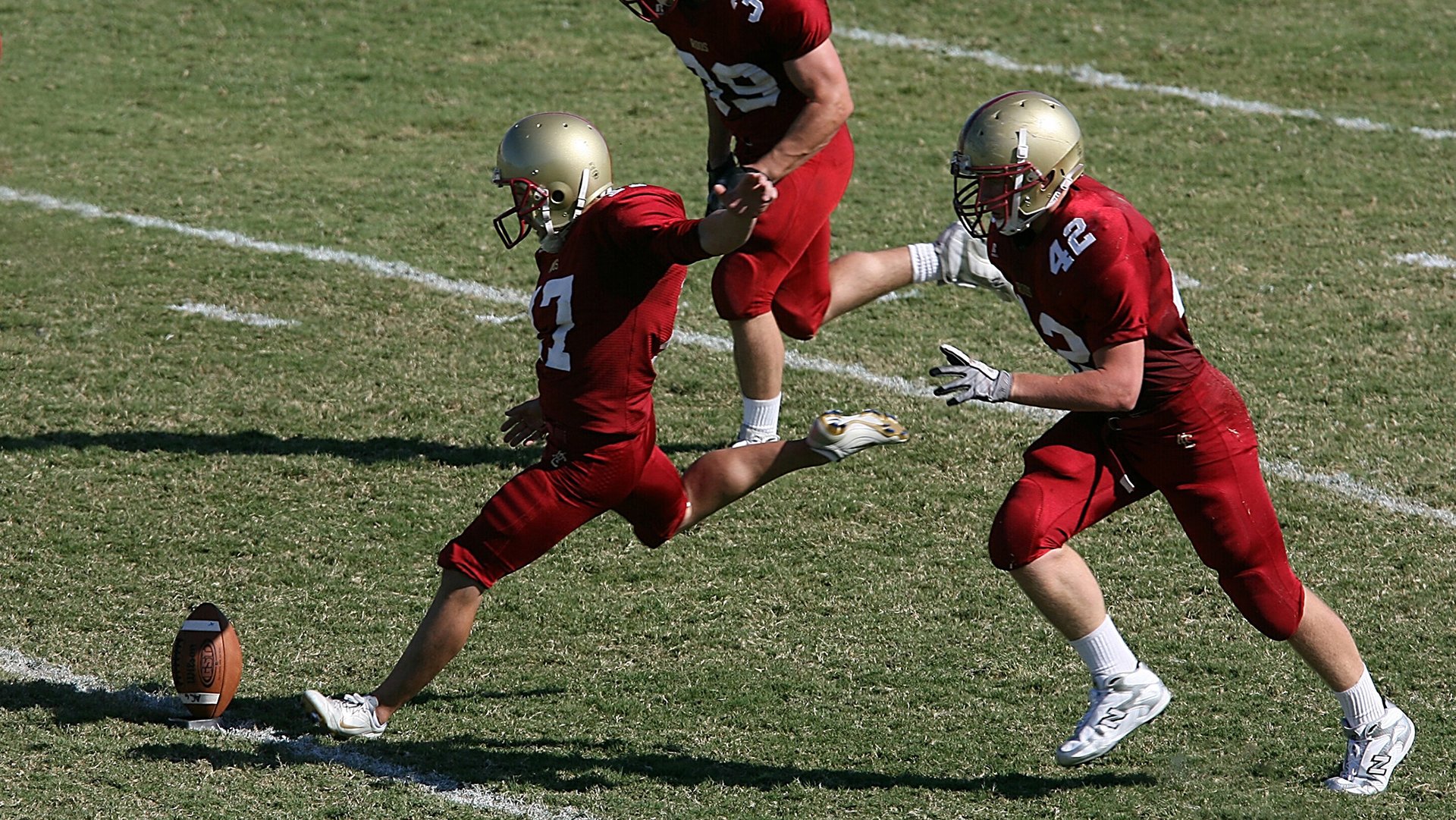 简:全黑队的“速度狂人”,突破防线如同闪电
